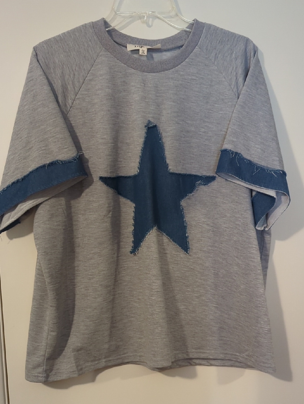 Frayed Star Short Sleeve Tee in Heather Gray